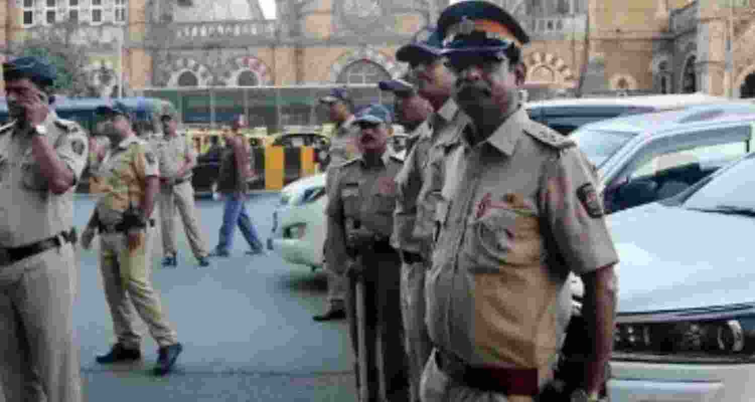 Security beefed up for team India's roadshow in Mumbai Security beefed up for team India's roadshow in Mumbai