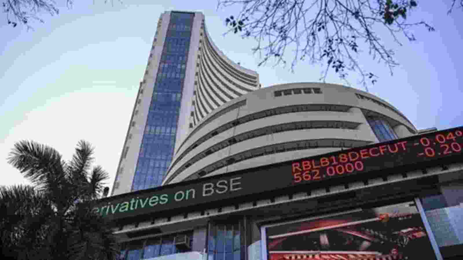 Sensex, Nifty drop 1% on weak global cues, fund outflow Sensex, Nifty drop 1% on weak global cues, fund outflow