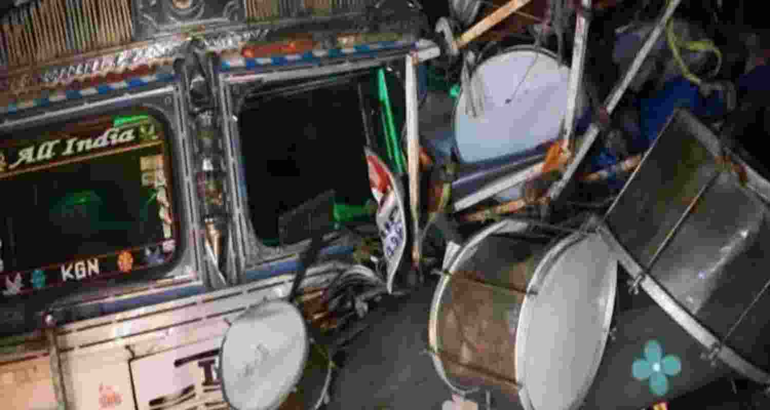 Seven killed, several injured in tragic road accident in J'khand Seven killed, several injured in tragic road accident in J'khand