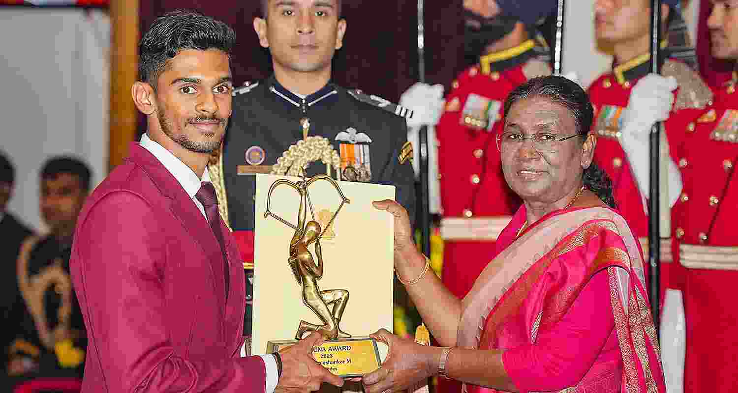 Ace Indian long jumper Murali Sreeshankar has been ruled out of Paris Olympics after sustaining a knee injury during training that would require a surgery, which will also see him miss the entire 2024 season. Ace Indian long jumper Murali Sreeshankar has been ruled out of Paris Olympics after sustaining a knee injury during training that would require a surgery, which will also see him miss the entire 2024 season.