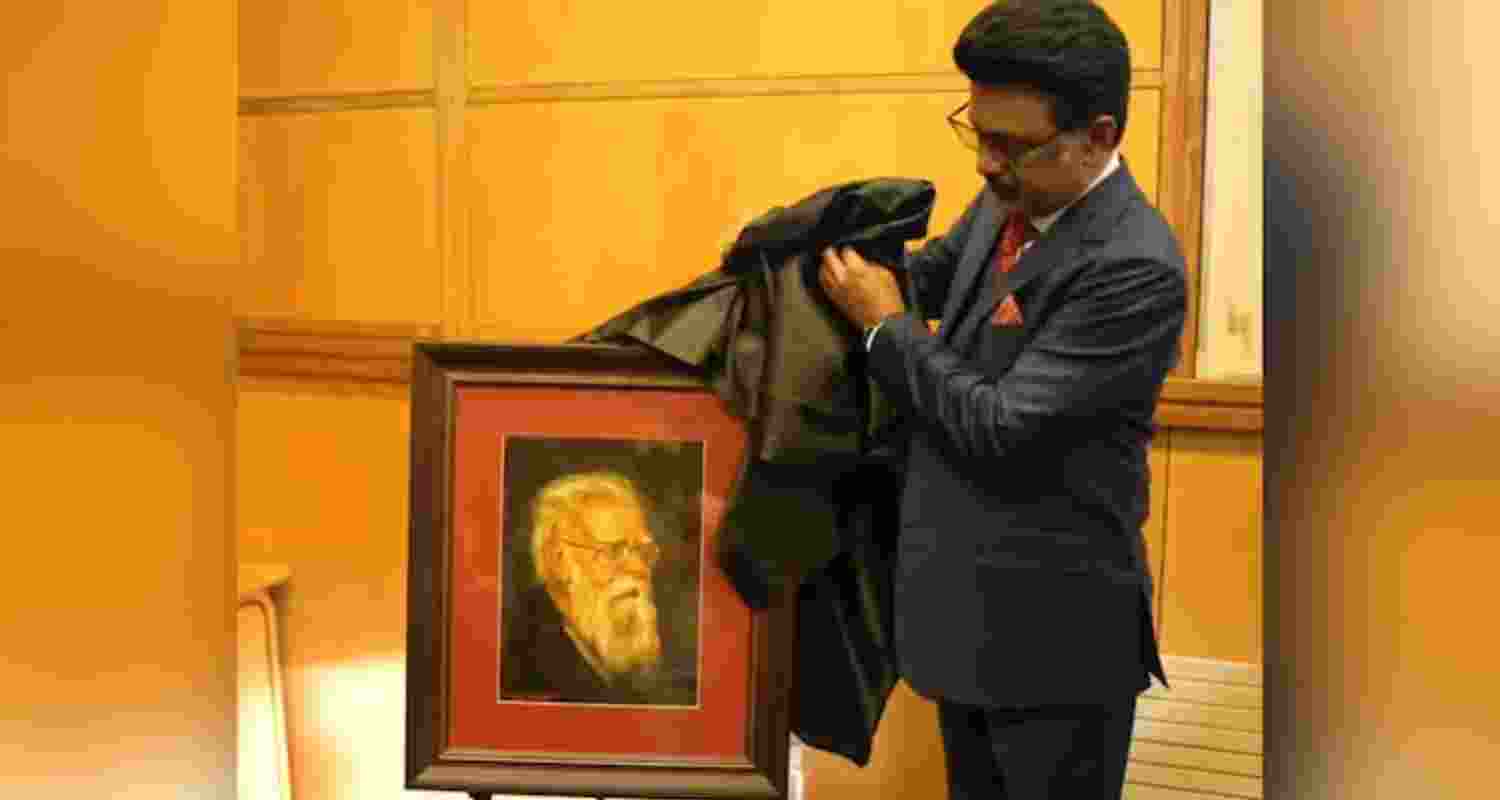 Tamil Nadu Chief Minister MK Stalin unveils Periyar portrait at Oxford, calls himself ‘grandson in ideals’. Tamil Nadu Chief Minister MK Stalin unveils Periyar portrait at Oxford, calls himself ‘grandson in ideals’.
