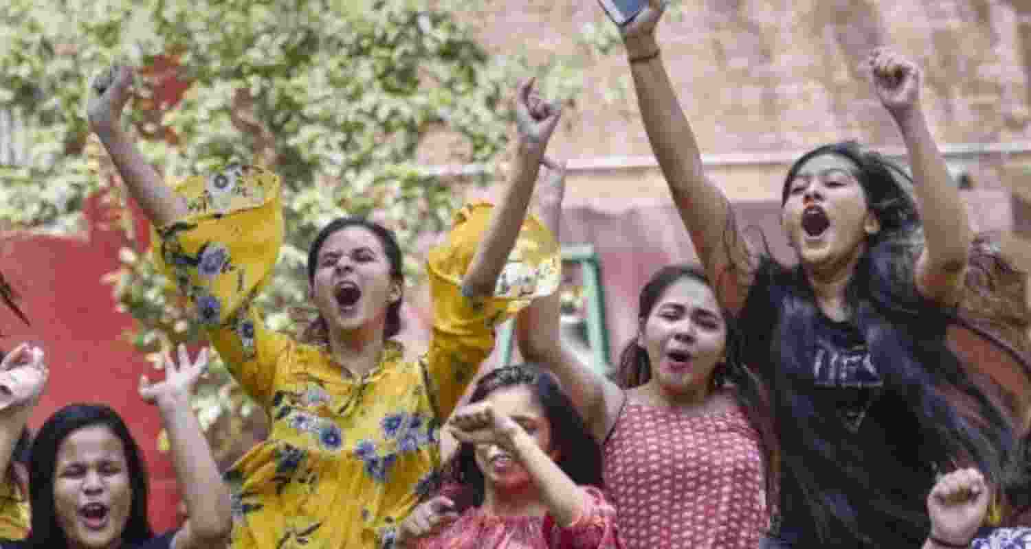 Girls outperform boys in CBSE exam Girls outperform boys in CBSE exam