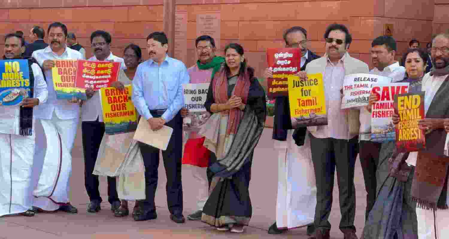 DMK protest in LS over arrest of Tamil fishermen by Lankan army DMK protest in LS over arrest of Tamil fishermen by Lankan army