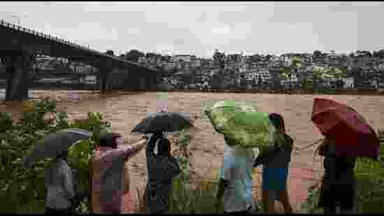 Tawi river crosses evacuation level, threat looms in Jammu Tawi river crosses evacuation level, threat looms in Jammu