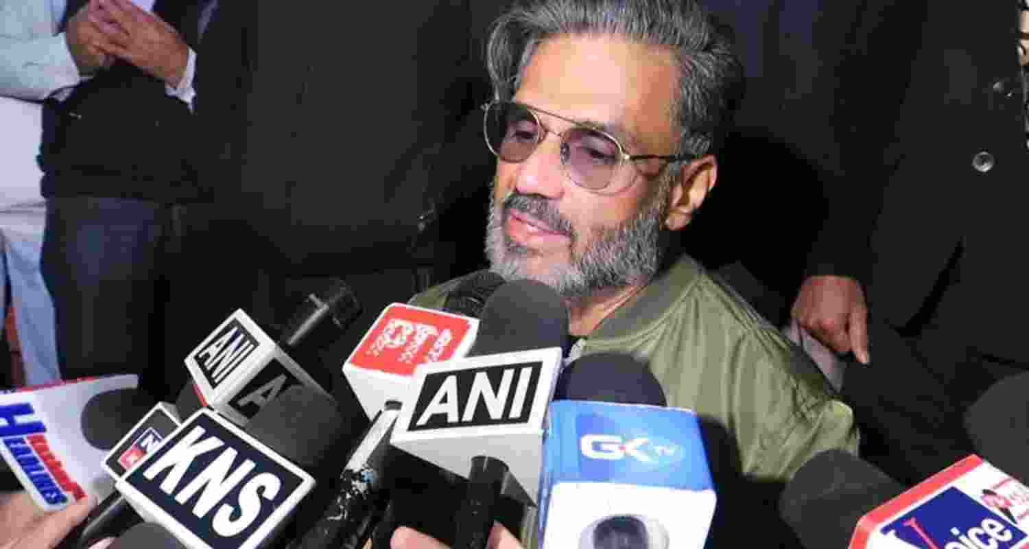 Kashmir to regain lost glory, film shoots soon: Suniel Shetty Kashmir to regain lost glory, film shoots soon: Suniel Shetty