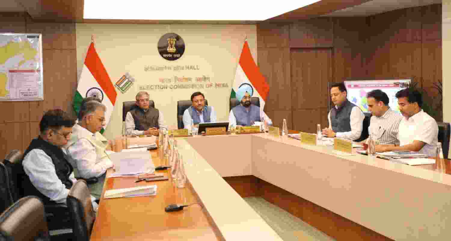 Election Commission Holds Video Conference with Observers for Phases Five and Six of Lok Sabha Polls. Election Commission Holds Video Conference with Observers for Phases Five and Six of Lok Sabha Polls.