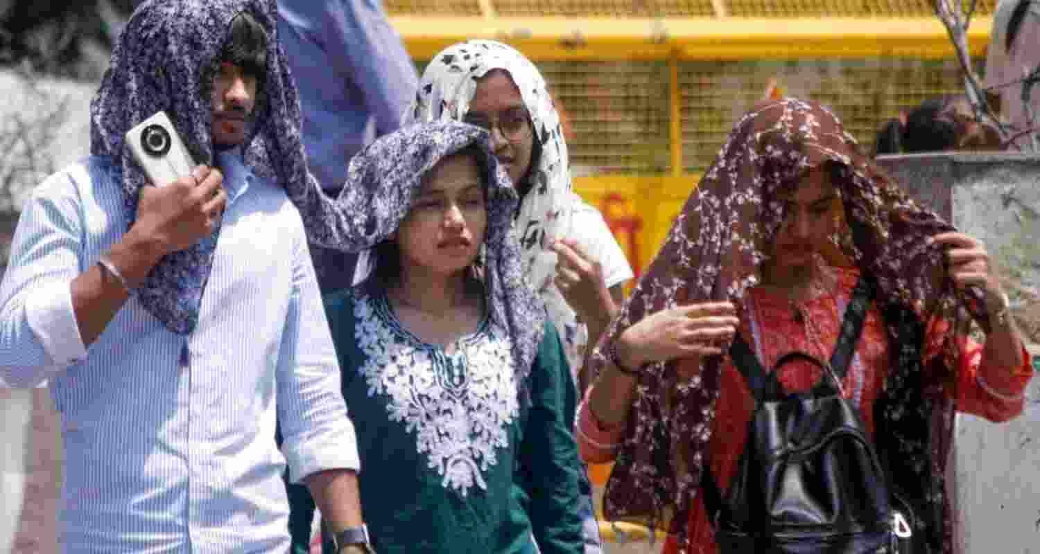 Red Alert Issued as Heatwave Sweeps Through Rajasthan, Barmer Records High Temperatures. Red Alert Issued as Heatwave Sweeps Through Rajasthan, Barmer Records High Temperatures.