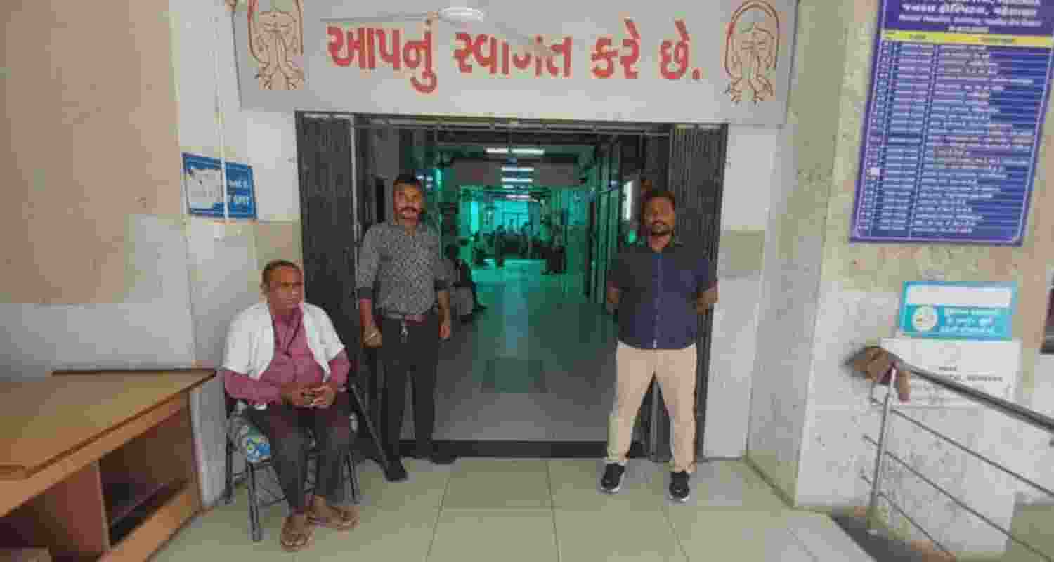 Gujarat Bouncers Guard Patients from Private Hospitals. Gujarat Bouncers Guard Patients from Private Hospitals.