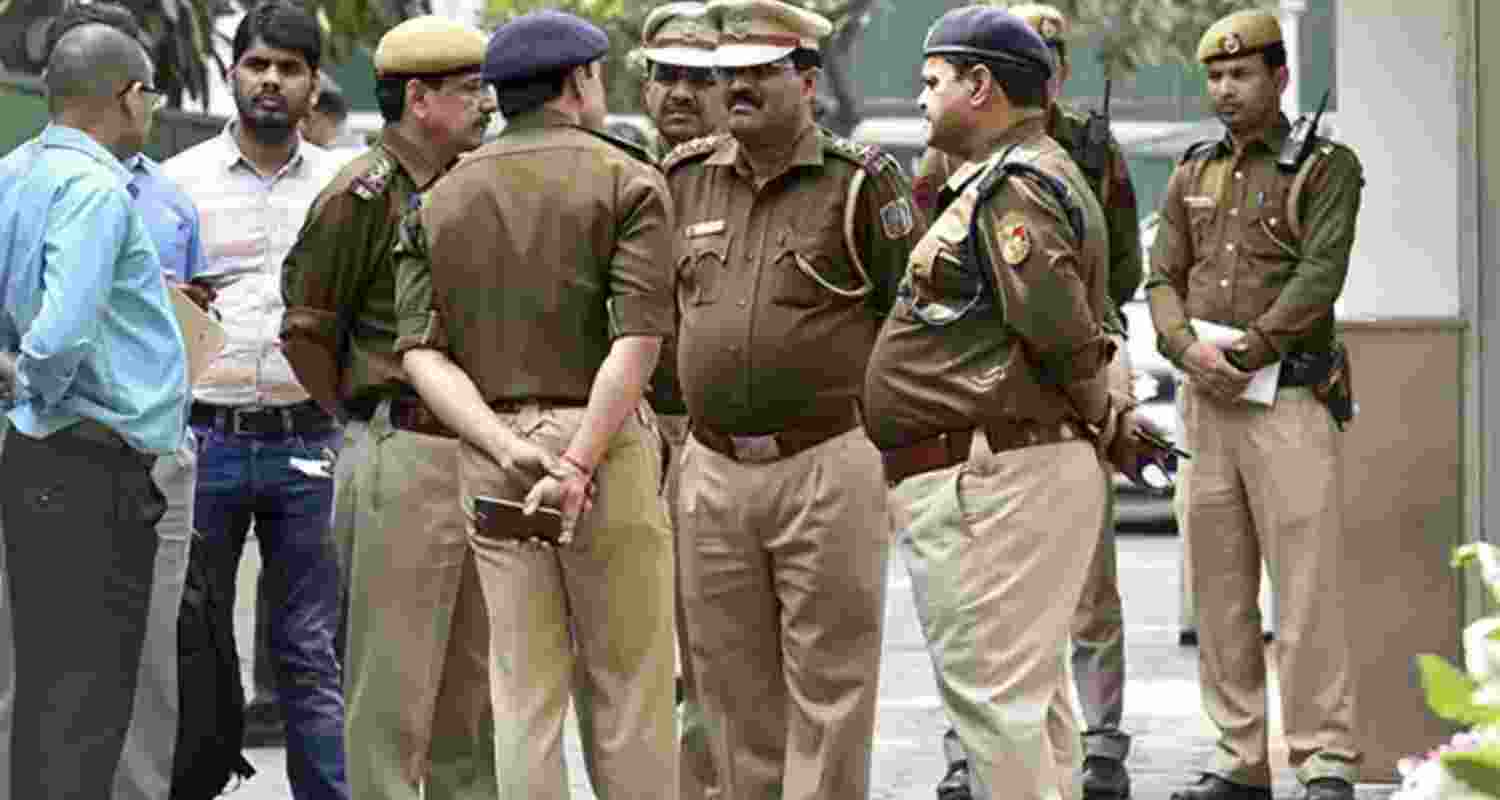 Investigation launched into mistreatment of schoolgirls in Dhanbad. Investigation launched into mistreatment of schoolgirls in Dhanbad.