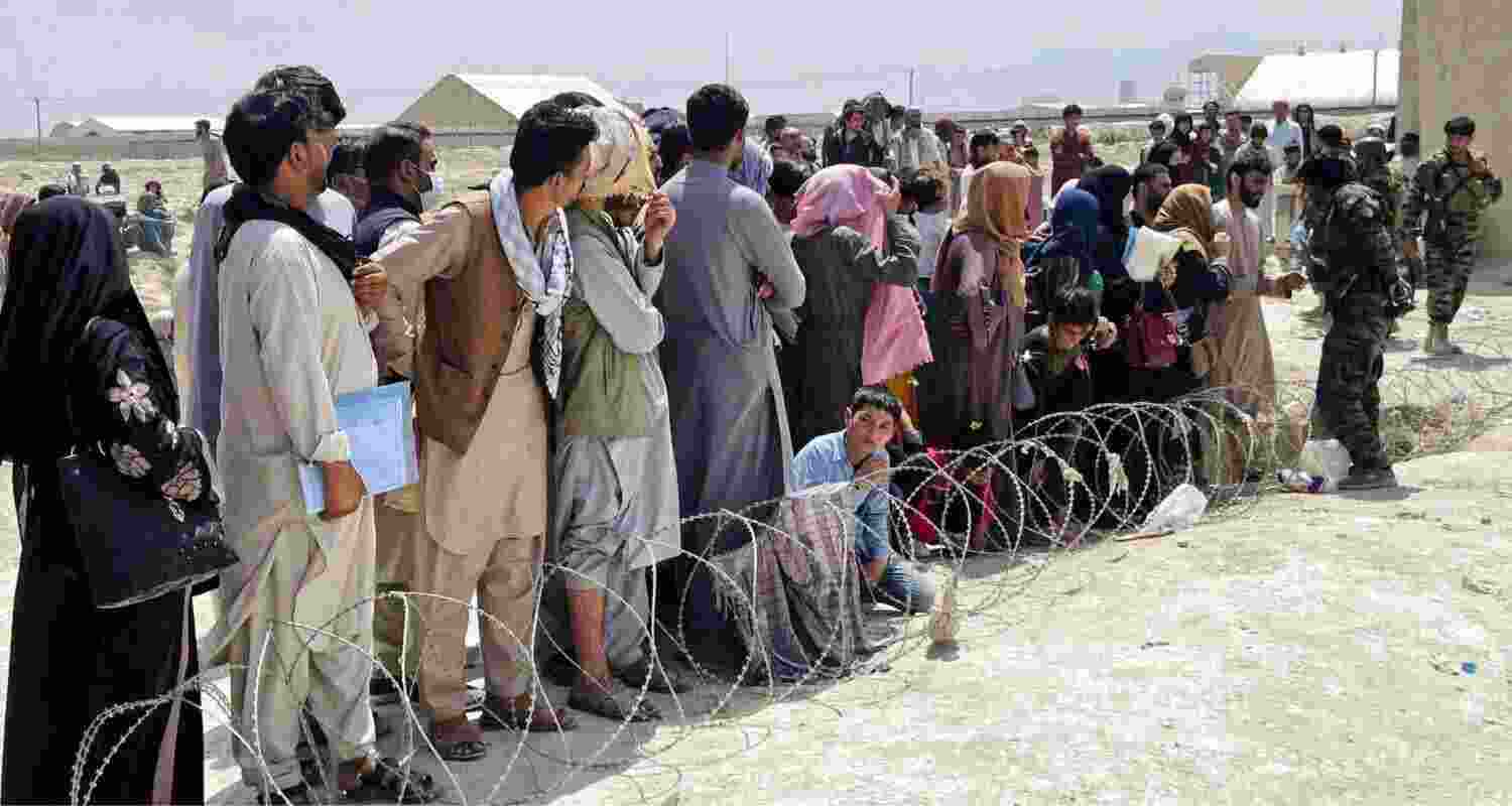 Iran, Pakistan expel hundreds of Afghan refugee families. Iran, Pakistan expel hundreds of Afghan refugee families.