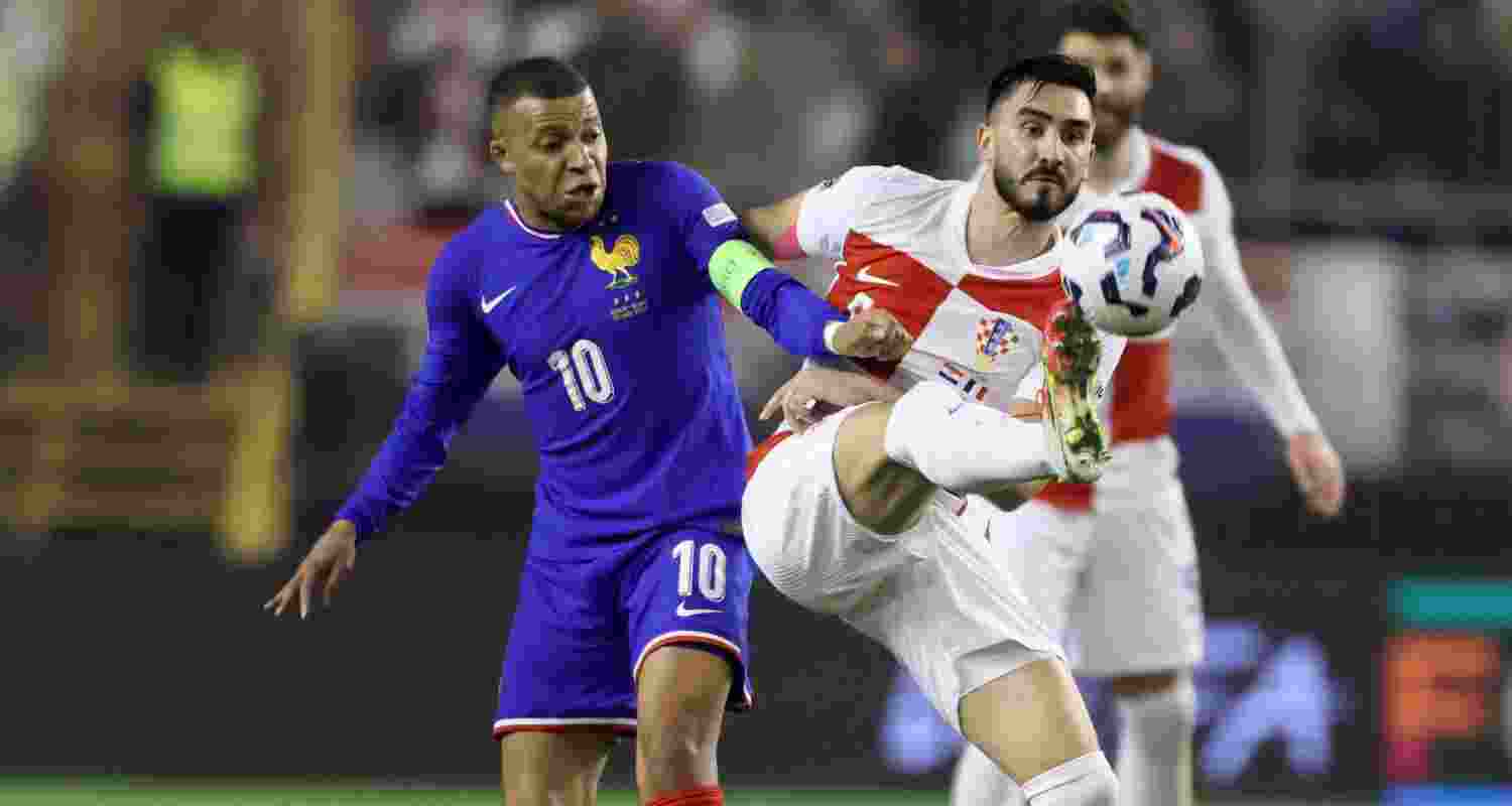 Croatia stuns France 2-0, Mbappe's return spoiled. Croatia stuns France 2-0, Mbappe's return spoiled.
