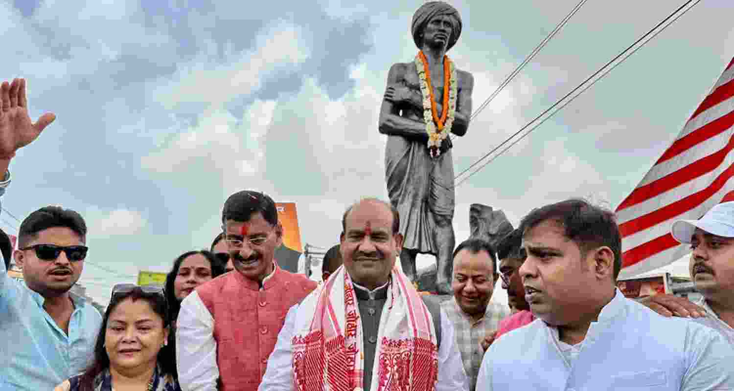 Lok Sabha Speaker Om Birla Honours Jharkhand's Rich Tribal History. Lok Sabha Speaker Om Birla Honours Jharkhand's Rich Tribal History.