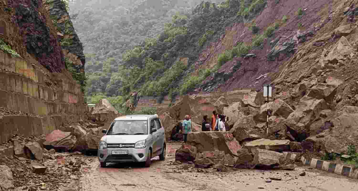 Torrential rain leaves 11 dead in Jammu and Kashmir. Torrential rain leaves 11 dead in Jammu and Kashmir.