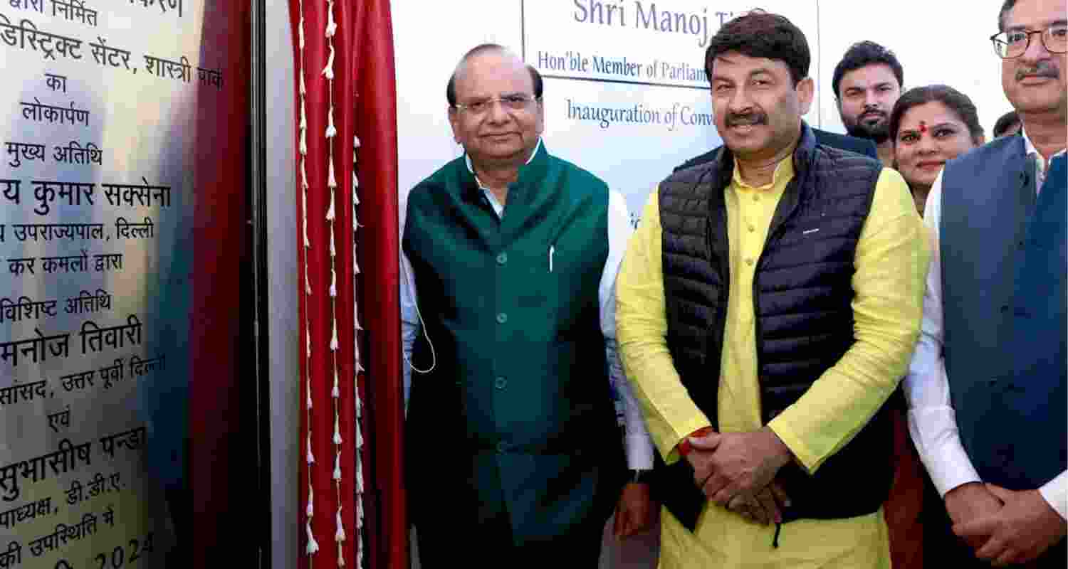 Delhi LG Saxena and MP Manoj Tiwari. Image X. Delhi LG Saxena and MP Manoj Tiwari. Image X.