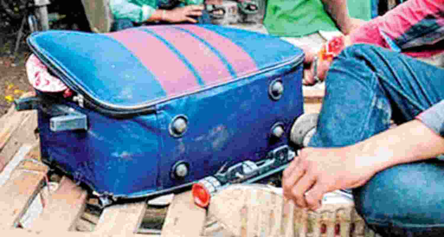 Mother, daughter held dumping severed body in Kolkata river Mother, daughter held dumping severed body in Kolkata river