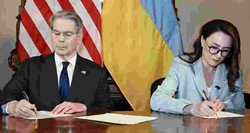 Scott Bessent, the U.S. Treasury secretary, and Yulia Svyrydenko, a Ukraine deputy minister, signing the minerals deal. Scott Bessent, the U.S. Treasury secretary, and Yulia Svyrydenko, a Ukraine deputy minister, signing the minerals deal.