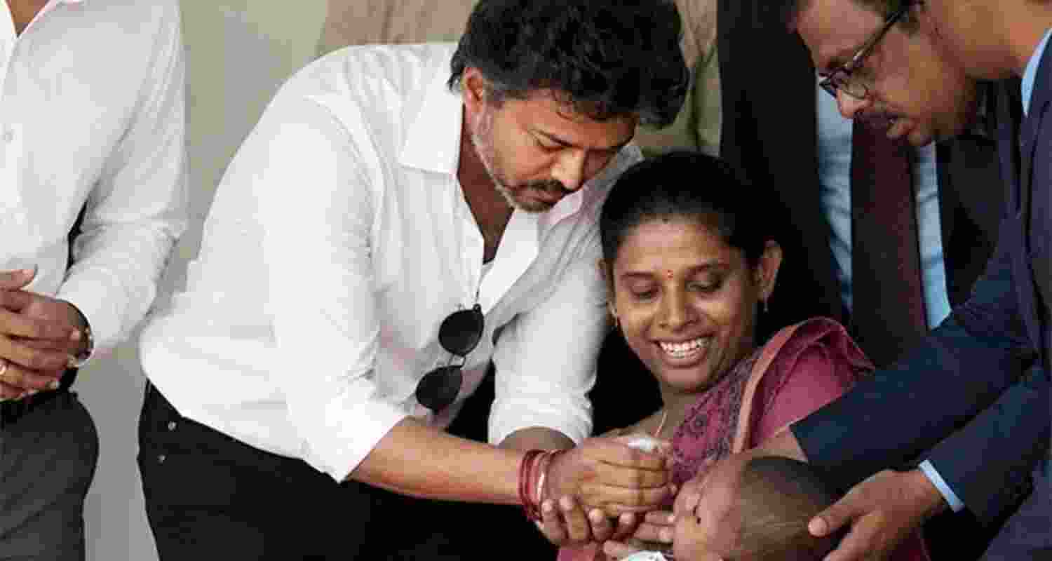 TN CM launches polio-vaccine programme covering 53 lakh children TN CM launches polio-vaccine programme covering 53 lakh children