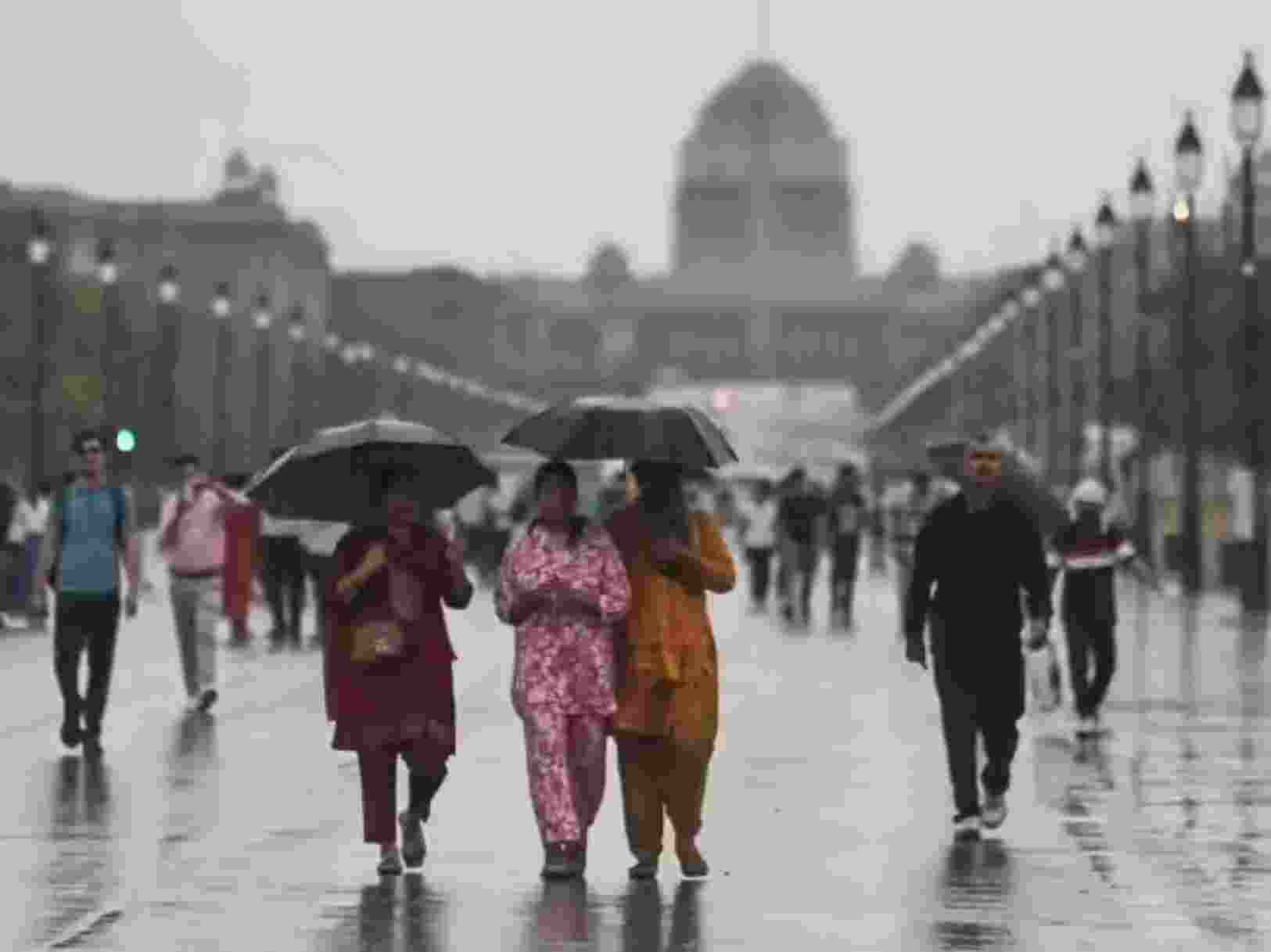 Monsoon arrives in Delhi, humidity high amid IMD yellow alert Monsoon arrives in Delhi, humidity high amid IMD yellow alert