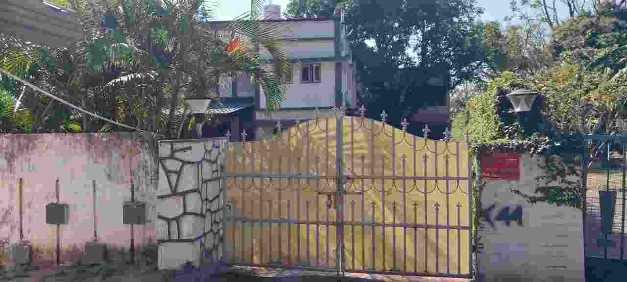 ED raids 17 premises linked to a Congress MLA in Jharkhand.
ED raids 17 premises linked to a Congress MLA in Jharkhand.