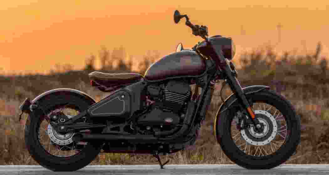 The Jawa Perak, along with the Jawa 42 Bobber, forms the current Factory Custom portfolio for Jawa Yezdi Motorcycles. The Jawa Perak, along with the Jawa 42 Bobber, forms the current Factory Custom portfolio for Jawa Yezdi Motorcycles.