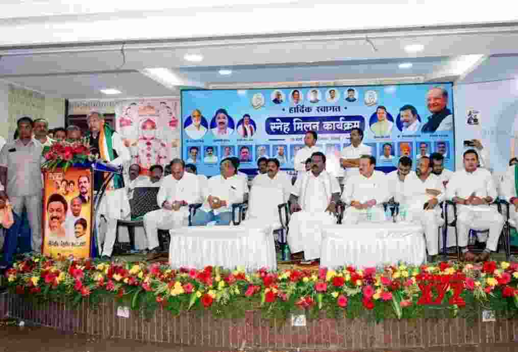 Ashok Gehlot pushes son's candidacy, BJP labels Jalore-Sirohi race 'Raja-Runk' battle Ashok Gehlot pushes son's candidacy, BJP labels Jalore-Sirohi race 'Raja-Runk' battle