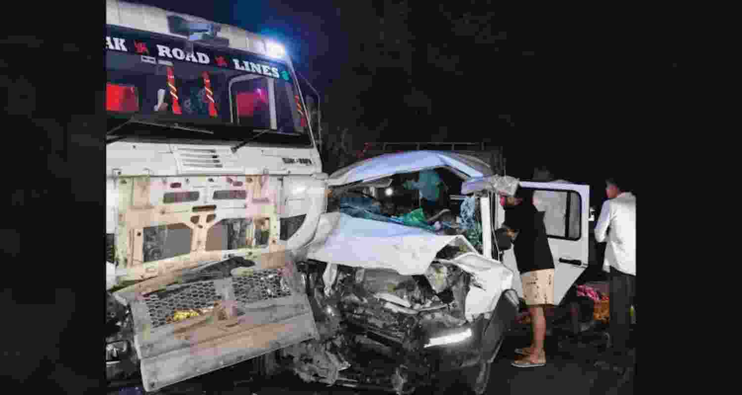 8 killed, 13 injured in truck-SUV crash in MP’s Sidhi 8 killed, 13 injured in truck-SUV crash in MP’s Sidhi