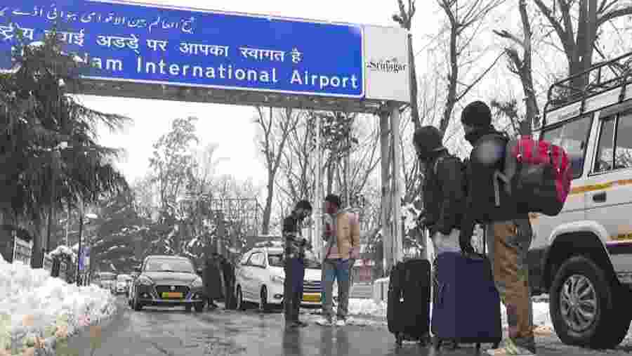 Flight operations gradually normalise at Srinagar Airport Flight operations gradually normalise at Srinagar Airport