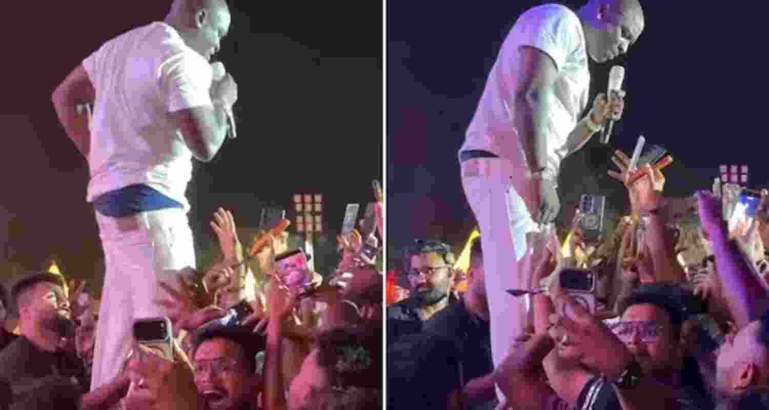 Screengrab from the video of Akon's Bengaluru concert. Screengrab from the video of Akon's Bengaluru concert.