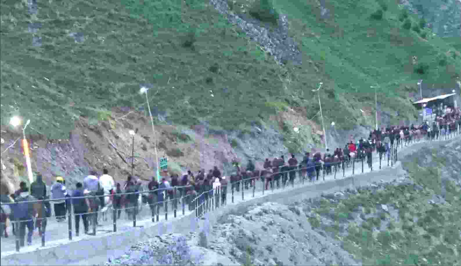 Fresh batch of pilgrims leaves for Amarnath yatra Fresh batch of pilgrims leaves for Amarnath yatra