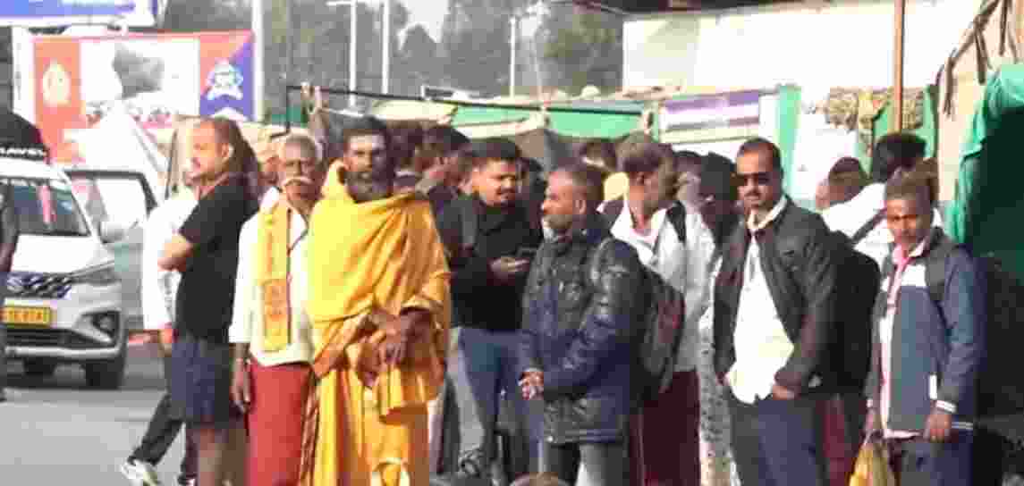 Extensive arrangements have been made to ensure the safety and security of the pilgrims. The convoys are heavily guarded by CRPF personnel, and various checkpoints have been established along the route to monitor and assist pilgrims. Extensive arrangements have been made to ensure the safety and security of the pilgrims. The convoys are heavily guarded by CRPF personnel, and various checkpoints have been established along the route to monitor and assist pilgrims.