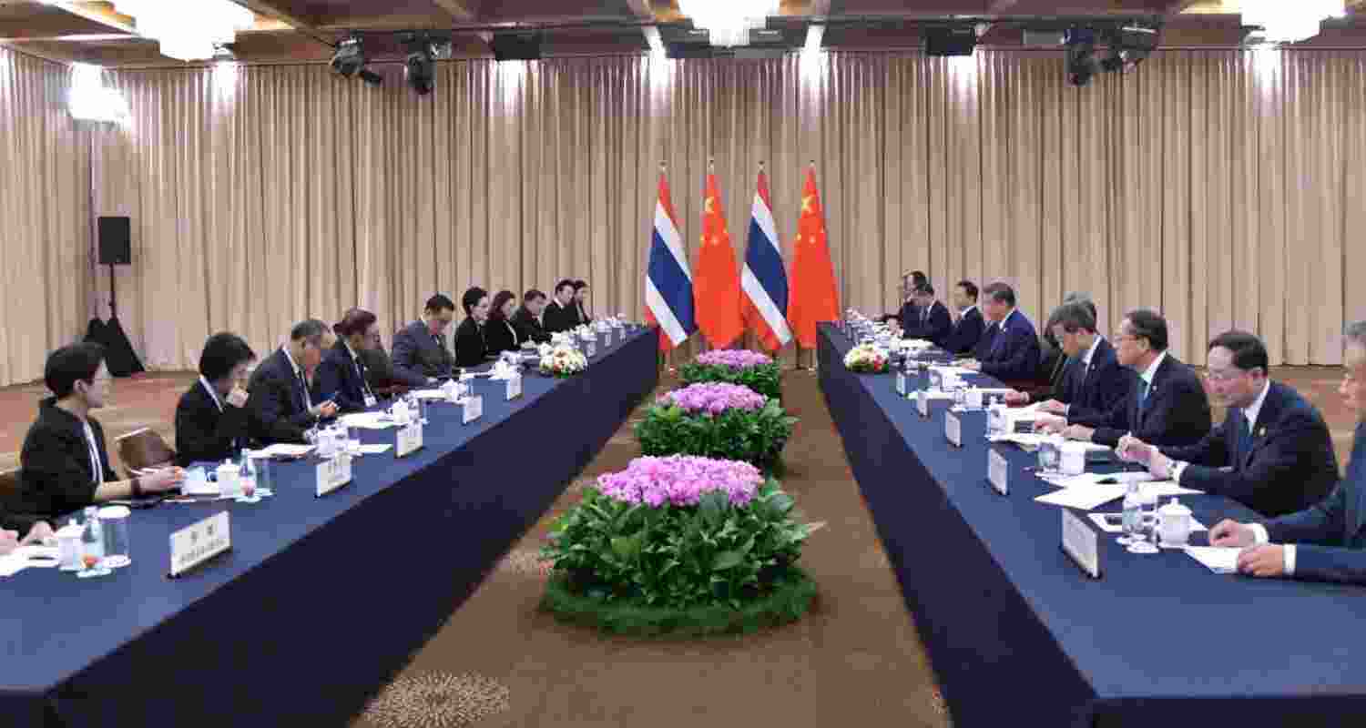 APEC leaders meet in South Korea. APEC leaders meet in South Korea.