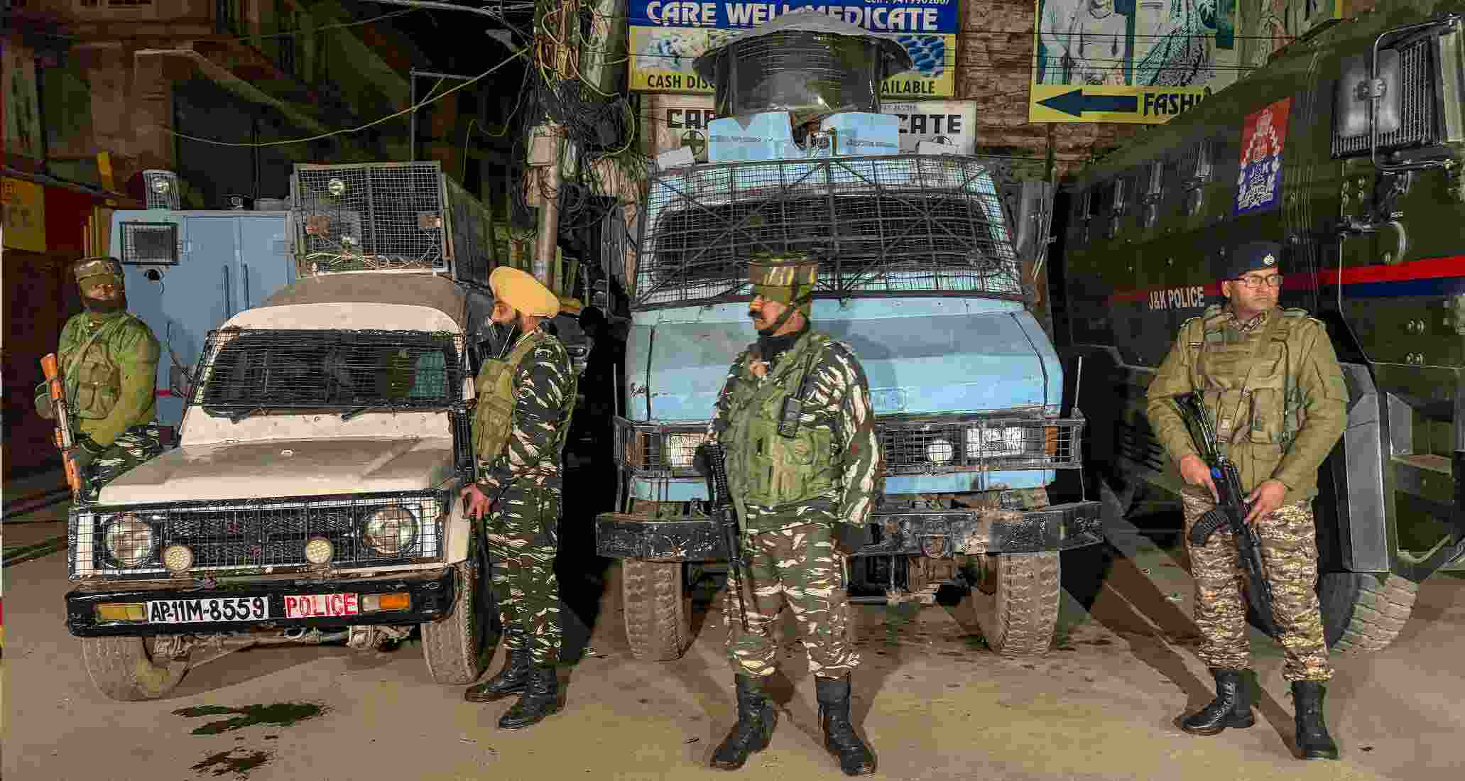 Many security personnel were stationed in Srinagar after the two migrant workers were killed by terrorists. Many security personnel were stationed in Srinagar after the two migrant workers were killed by terrorists.