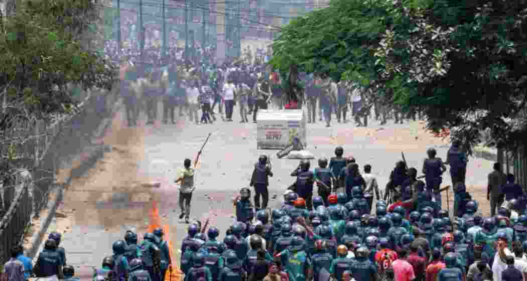 Anti-quota supporters clash with police and Awami League supporters in Dhaka, Bangladesh.  Anti-quota supporters clash with police and Awami League supporters in Dhaka, Bangladesh.