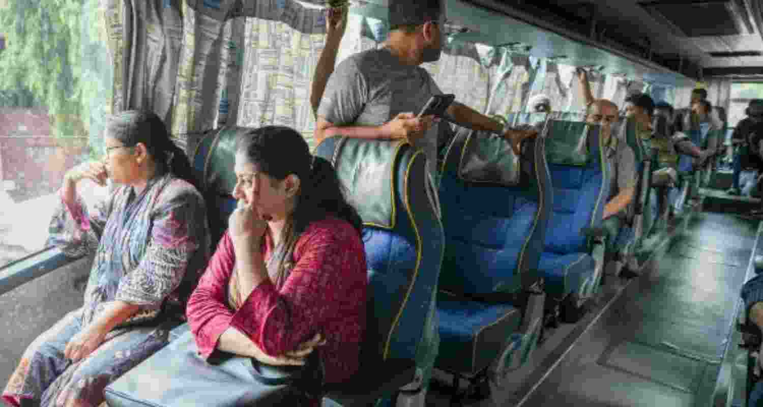 Bangladeshis stranded in Kolkata worried about ongoing violence
 Bangladeshis stranded in Kolkata worried about ongoing violence