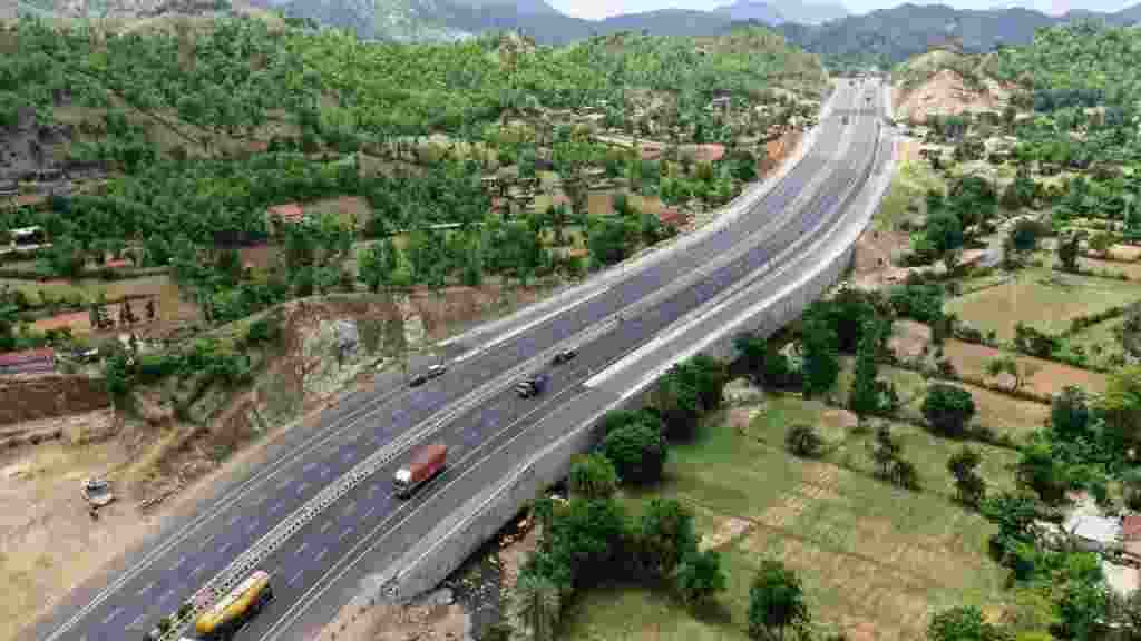 Rajasthan: Banswara-Udaipur highway closed after heavy rain Rajasthan: Banswara-Udaipur highway closed after heavy rain