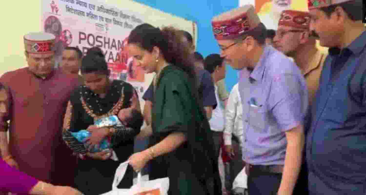 BJP MP from Mandi and Bollywood actor-turned-politician Kangana Ranaut distributed nutrition kits in Himachal Pradesh’s Kullu district. BJP MP from Mandi and Bollywood actor-turned-politician Kangana Ranaut distributed nutrition kits in Himachal Pradesh’s Kullu district.
