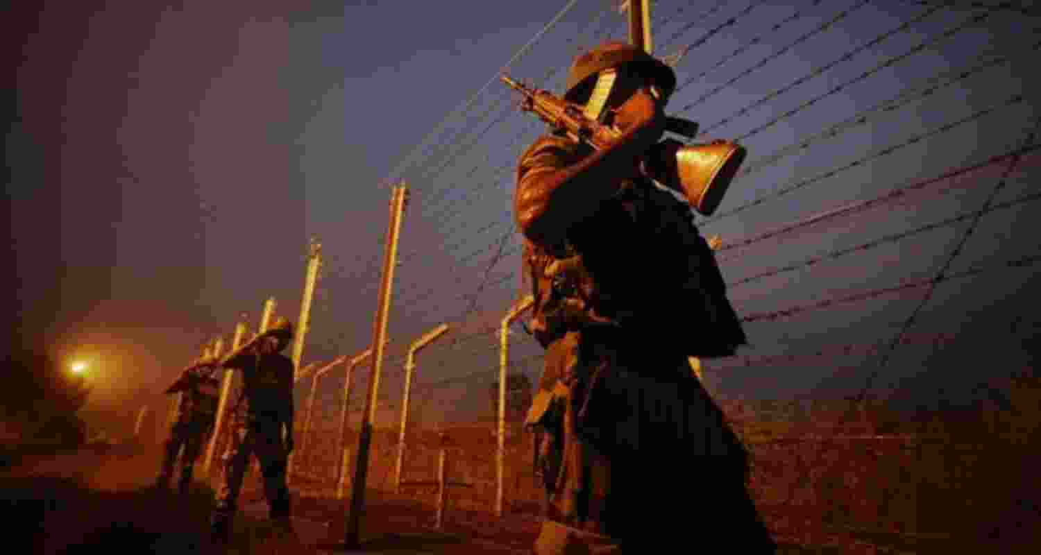 BSF-police clash over Phensedyl seizure in Nadia; 3 hurt BSF-police clash over Phensedyl seizure in Nadia; 3 hurt