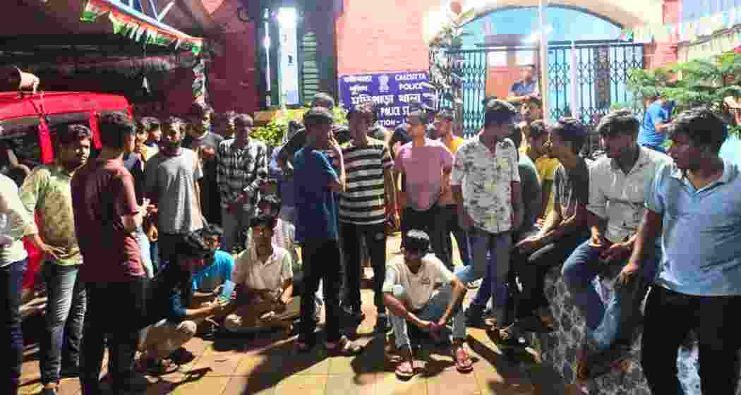 Students of Calcutta University’s Carmichael Hostel protest after being attacked by hawkers. Students of Calcutta University’s Carmichael Hostel protest after being attacked by hawkers.