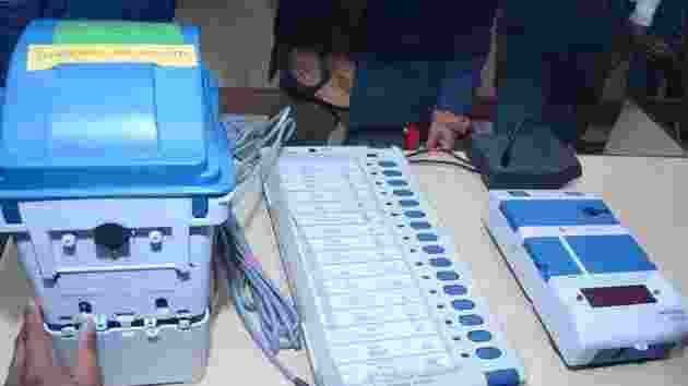 EVM malfunctions cause delays in Maha's Marathwada and Vidarbha regions EVM malfunctions cause delays in Maha's Marathwada and Vidarbha regions