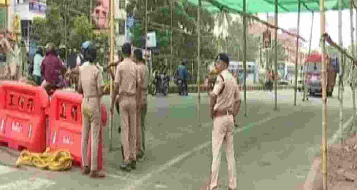 Curfew clamped in Odisha's Balasore town
 Curfew clamped in Odisha's Balasore town
