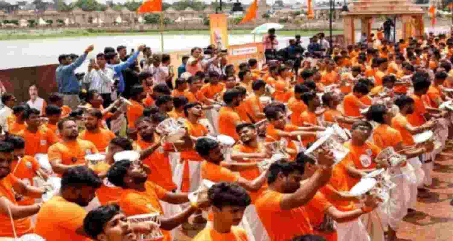 New world record of playing damru set in MP's Ujjain
 New world record of playing damru set in MP's Ujjain