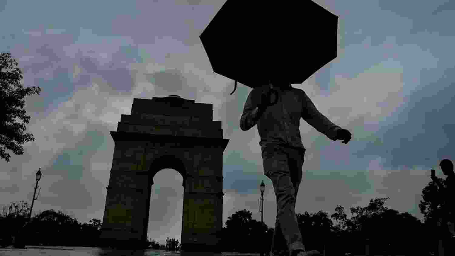 IMD predicts deficient monsoon in June IMD predicts deficient monsoon in June