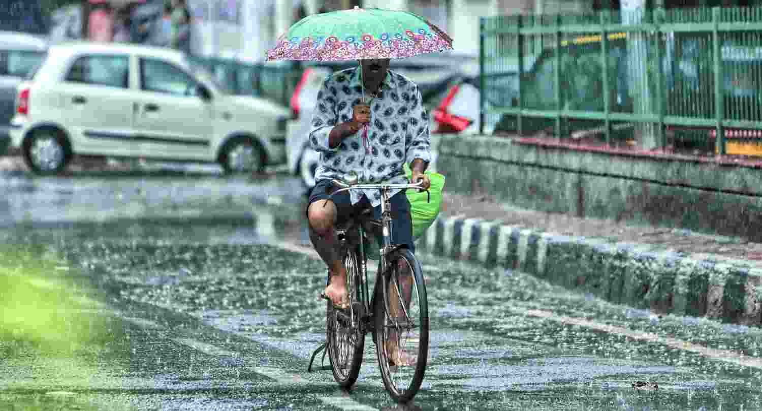 Morning rain hits Delhi, more showers expected Morning rain hits Delhi, more showers expected
