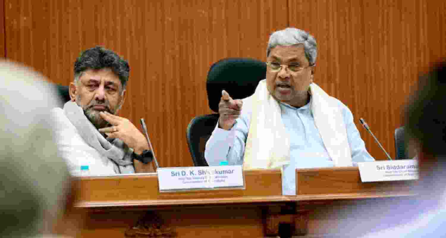 Kharge urges Siddaramaiah, Shivakumar to work together Kharge urges Siddaramaiah, Shivakumar to work together