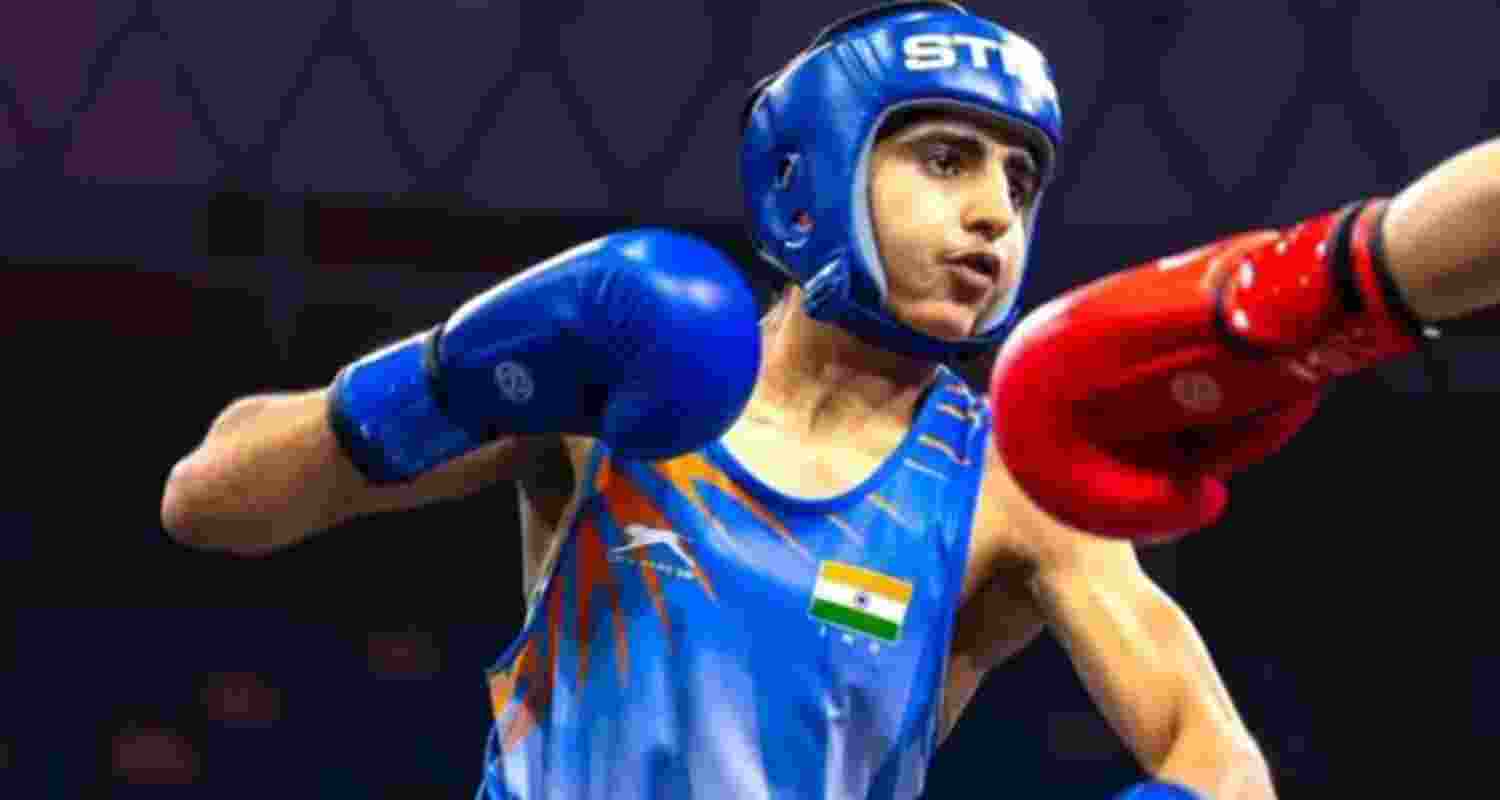 A former Asian Championships and World Cup silver medallist, Minakshi beat Mongolia's Lutsaikhany Altantsetseg in the 48kg semifinals by 5-0. A former Asian Championships and World Cup silver medallist, Minakshi beat Mongolia's Lutsaikhany Altantsetseg in the 48kg semifinals by 5-0.