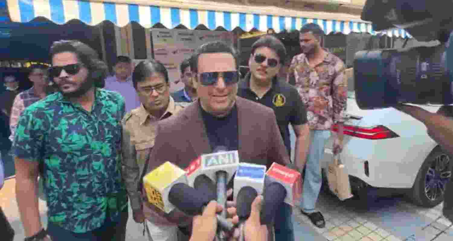 Govinda addressing the media outside hospital post his discharge. Govinda addressing the media outside hospital post his discharge.