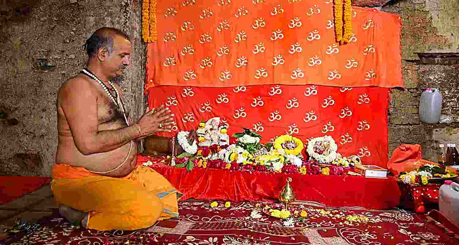 A Hindu pujari offers prayers in the Gyanvapi mosque cellar after a long legal battle
 A Hindu pujari offers prayers in the Gyanvapi mosque cellar after a long legal battle
