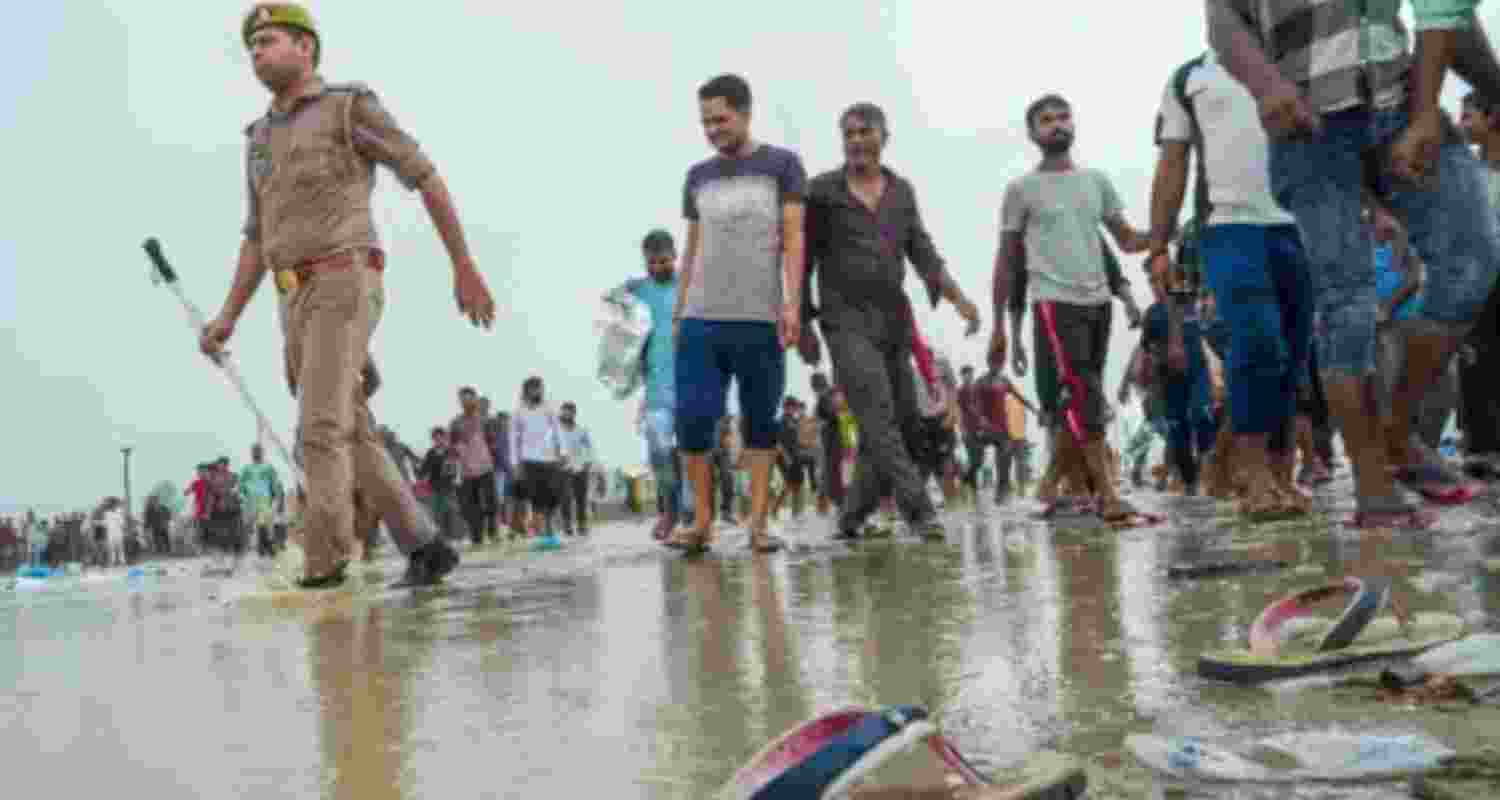Baba's security shoved people leading to stampede in Hathras, claims report Baba's security shoved people leading to stampede in Hathras, claims report