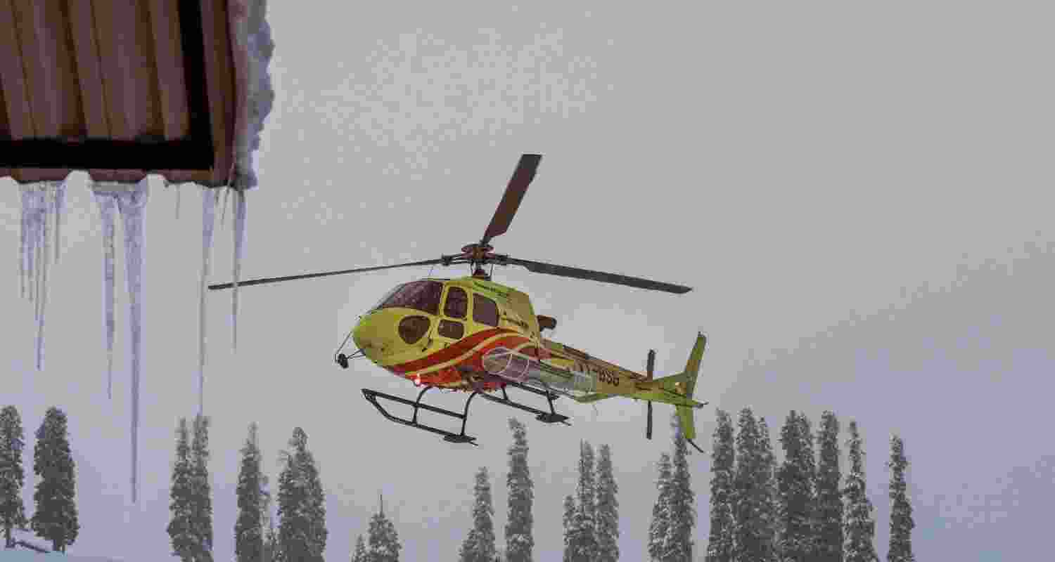 Russian skier dead, 6 rescued from Gulmarg avalanche Russian skier dead, 6 rescued from Gulmarg avalanche