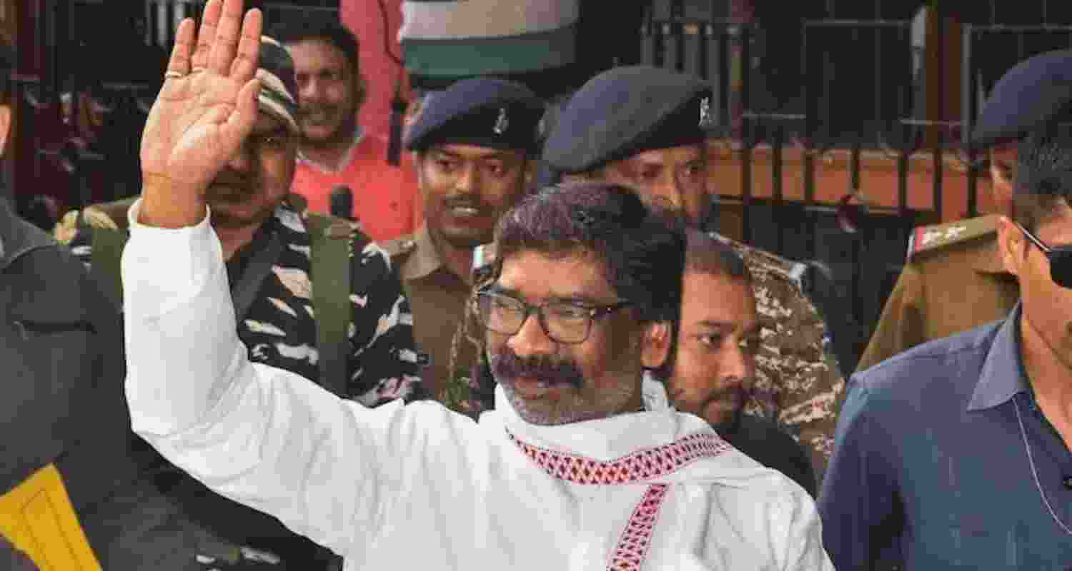 High Court adjourns Hemant Soren's plea hearing against ED to Feb 27.  High Court adjourns Hemant Soren's plea hearing against ED to Feb 27.